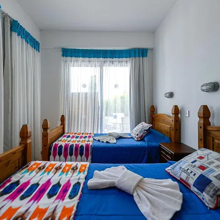 Villa Azzurro Holiday Villas Villa Peyia
